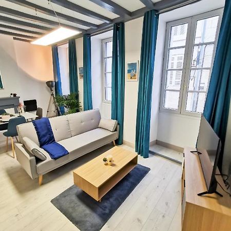 Appartement Ma Douce Charente - Superbe T3 Design Et Fonctionnel - Hyper Centre A Saintes Exteriör bild