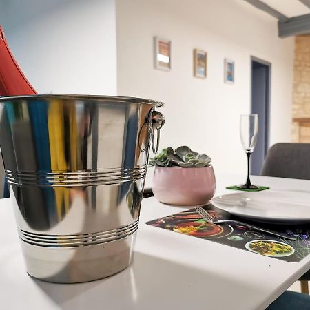 Appartement Ma Douce Charente - Superbe T3 Design Et Fonctionnel - Hyper Centre A Saintes Exteriör bild
